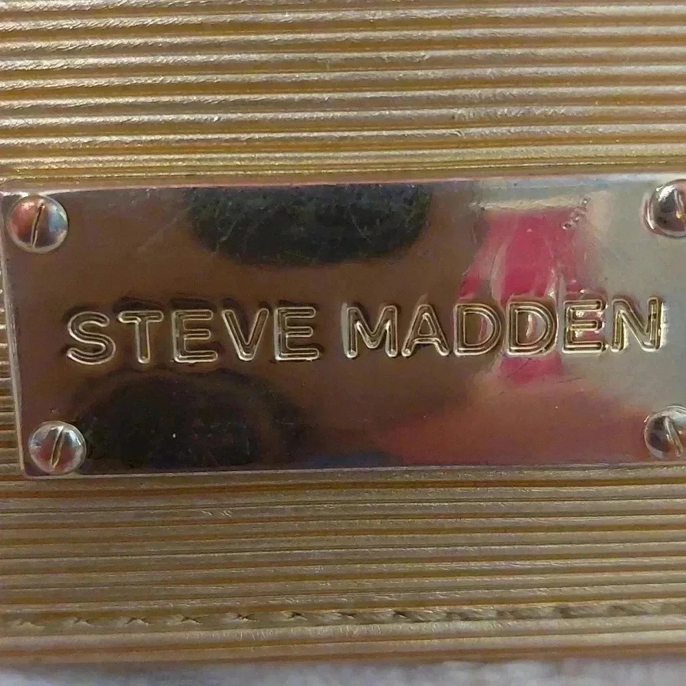 EUC STEVE MADDEN GOLD WRISTLET WALLET - Picture 2 of 9
